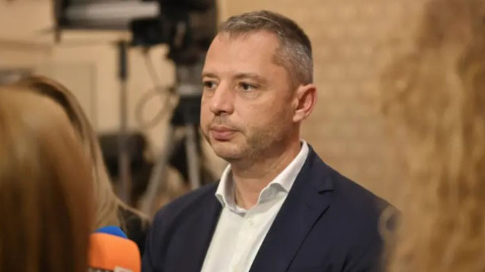 Делян Добрев: Как се прави техническа грешка с цял списък от фирми, получаващи милиони