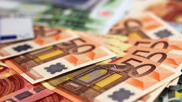 Еврото падна под 1,05 долара до най-ниското си равнище от декември 2022 г.