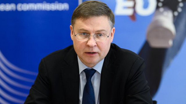 Еврокомисарят по търговията Валдис Домбровскис защити заплахите от наказателни мита