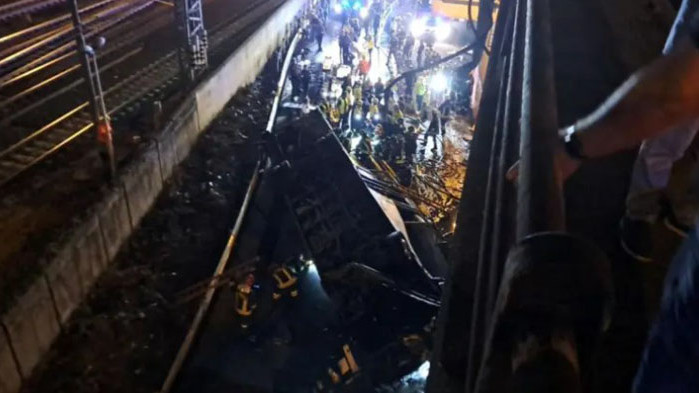Трагедия: Автобус с туристи падна от виадукт и изгоря в Италия, загинаха 21 души (ВИДЕО)