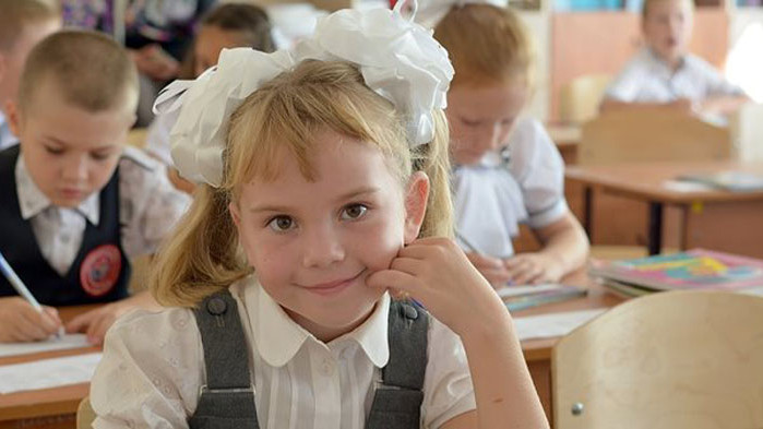 Още 10 дни родителите на малките ученици подават заявления за помощта от 300 лева