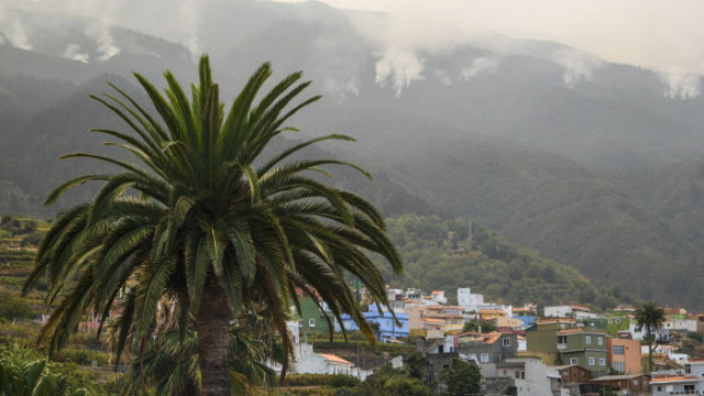 Властите на испанския остров Тенерифе евакуираха около 3000 души от