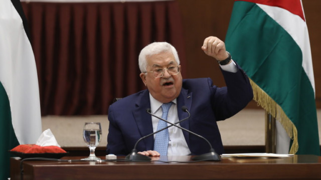 Палестинският президент Махмуд Абас разговаря в събота по телефона с френския