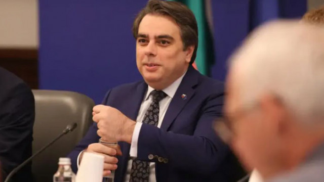 Заради Асен Василев финансов министър беше първият успешен вот на недоверие за 32 години