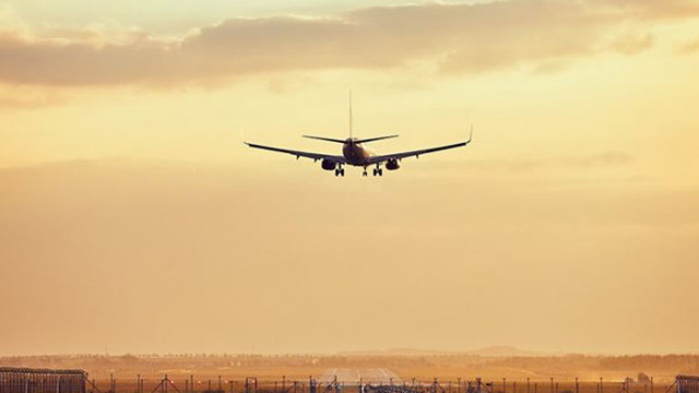 Редица международни въздушни превозвачи преустановиха полетите си от и до