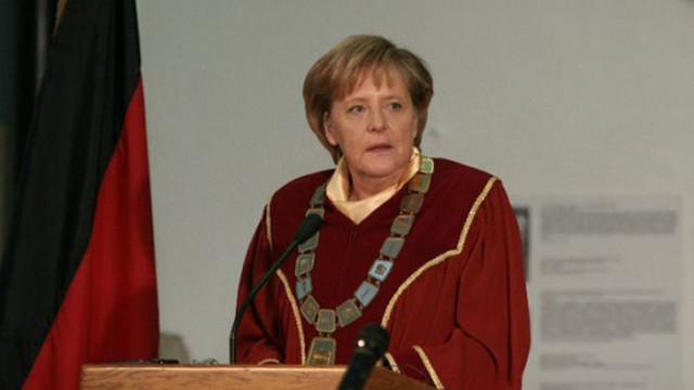 Ангела Меркел заклейми "нечовешката и варварска" атака срещу Израел