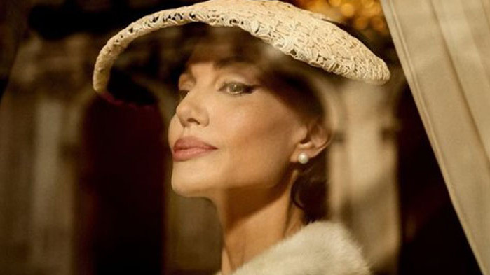 Анджелина Джоли - първи снимки на актрисата като оперната певица