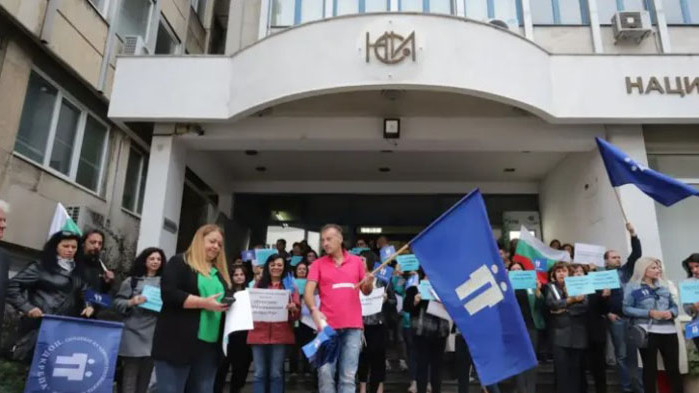 Служители на НСИ с протест за по-високи заплати