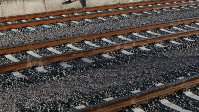 Мъж е бил ударен от влак тази сутрин във Враца.