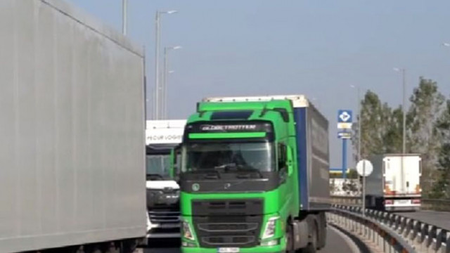 Близо 10 км опашка от камиони на граничните пунктове с Румъния