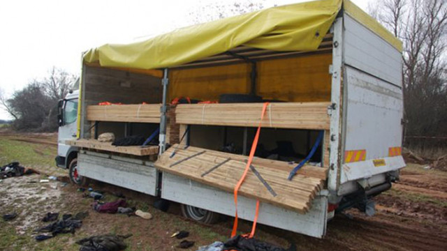 Приключи разследването за камиона-ковчег край Локорско