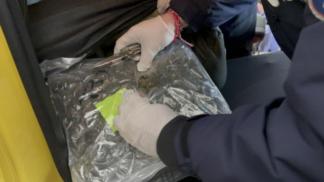 Митнически служители откриха 4 4 кг марихуана при проверка на ГКПП