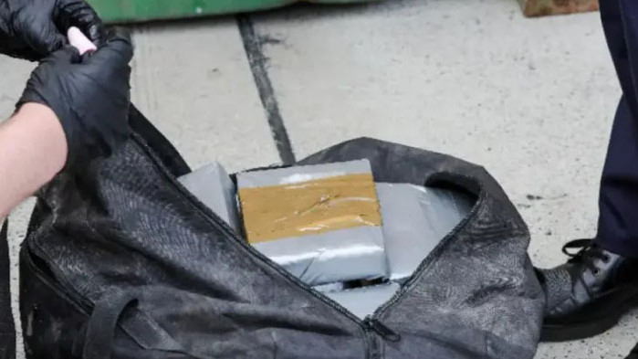 Служители на международното летище в Хонконг откриха 11 кг кокаин,