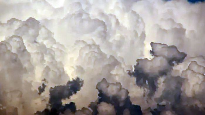 Предимно слънчево време ни очаква днес, с повече облаци в