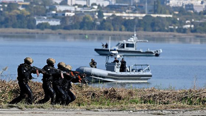В района на Морската вертолетна авиобаза Чайка“, се провежда военноморско
