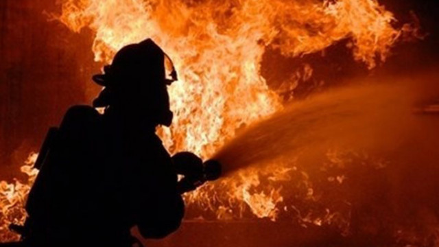 Пожар пламна в Искърското дефиле край с Искрец община Своге
