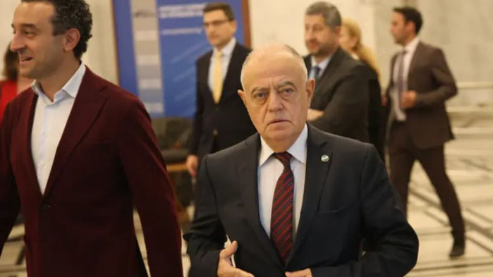 Атанасов не бил виждал Денков да тича с оставка: Той не е страхлив човек