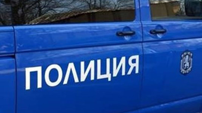 Камион навлезе в насрещното, помете кола и уби 35-годишния й шофьор