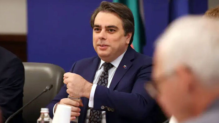 Политиката на правителството е пенсиите да се увеличават трайно, а