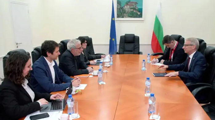 Денков иска законодателство срещу дезинформацията