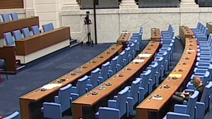 48 часа преди местните избори народните представители се събират на