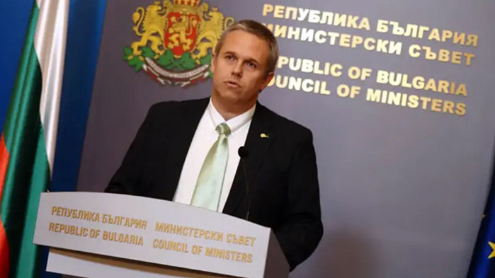 Министър от ПП не успя да сертифицира машините ЦИК гласува