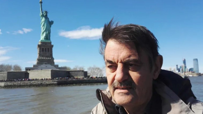 Евгени Петров: Денков призна, че машините за чужбина заминават без да са проверени?