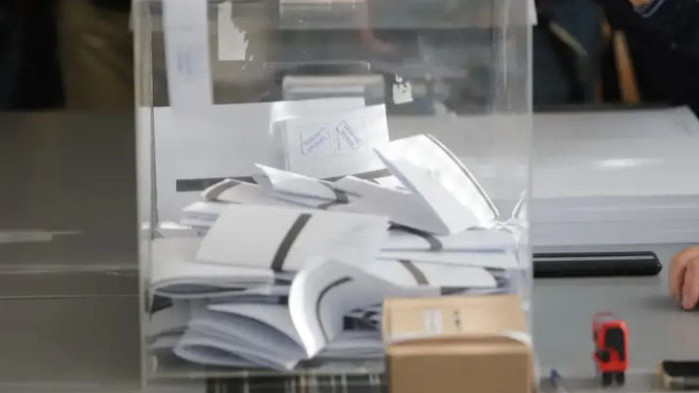 Избирателната активност в страната към 09.00 часа е близка до