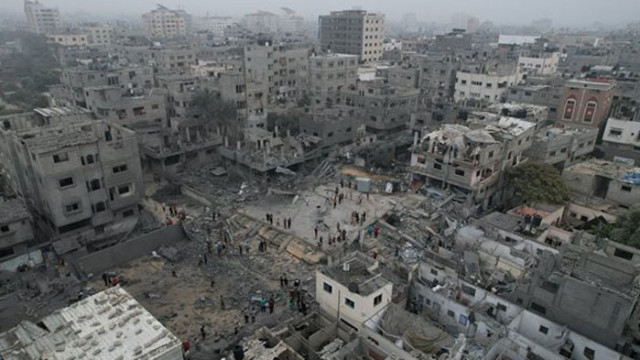 Хиляди жители на ивицата Газа нахлуха в складове и центрове