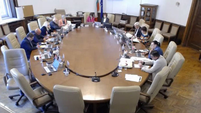 С 11 гласа за комисията реши да изпрати указание до