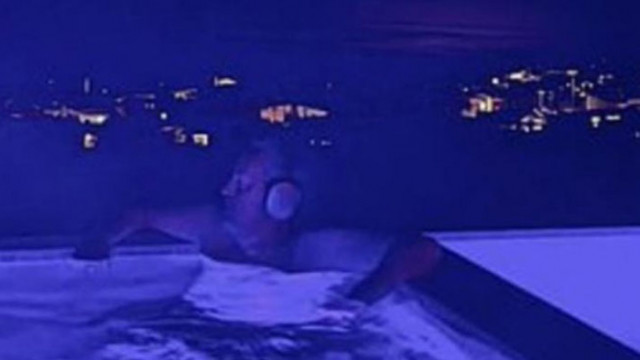 Последната снимка на Матю Пери - как релаксира в джакузи, само дни преди да се удави