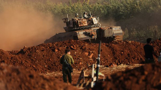 Израелските танкове са достигнали плажа в Газа в неделя късно