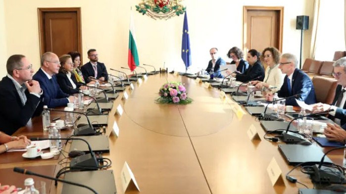 Мерките в борбата с демографската криза вече започват да дават