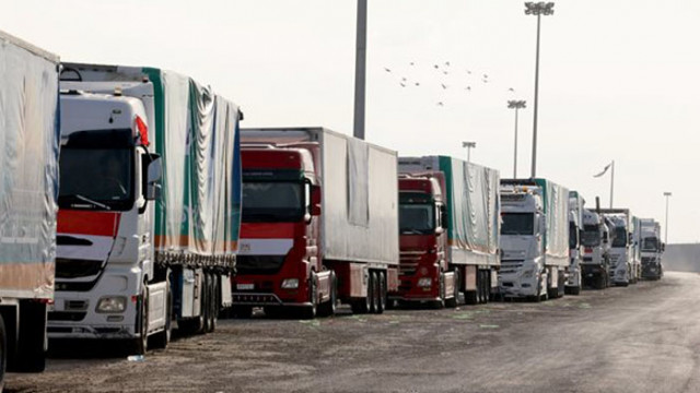 Петдесет и девет камиона са преминали във вторник през граничния