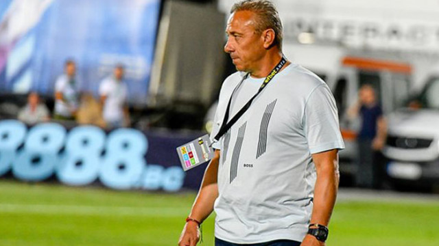 Илиан Илиев треньор на две места до края на този сезон