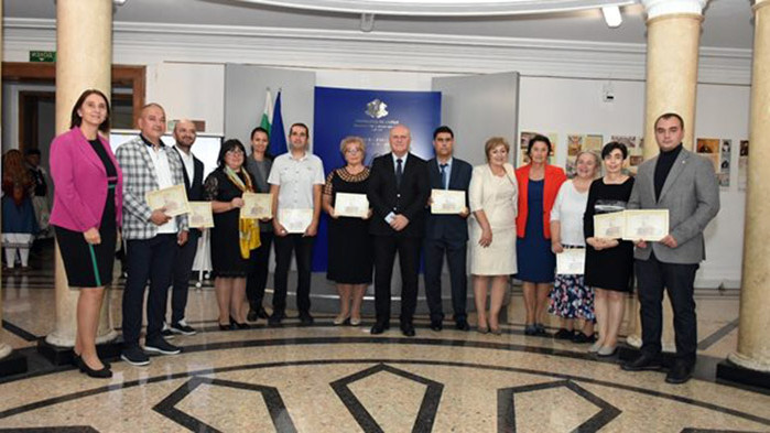 Десет учители получиха наградата на МОН „Константин Величков"