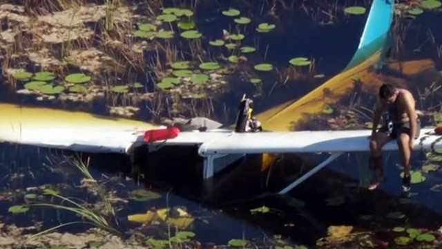Пилот любител приземи малък самолет в блато в американския щат Флорида