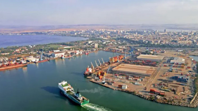 Удълбочават пристанищен терминал Бургас-запад, ще обработва едни от най-големите кораби в света