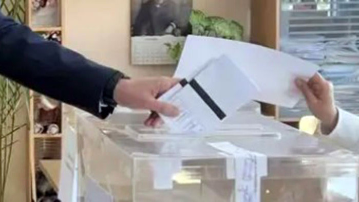Избирателната активност в София към 13:00 часа е 12,4%, сочат