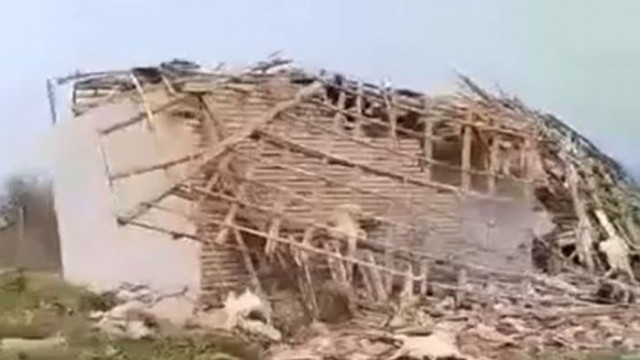 Какво остана от къща край Исперих след торнадото (ВИДЕО)