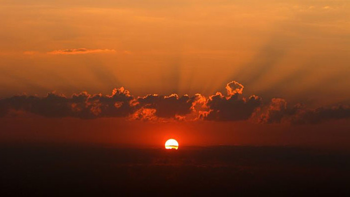 Днес облачността ще се разкъсва и намалява до предимно слънчево време.