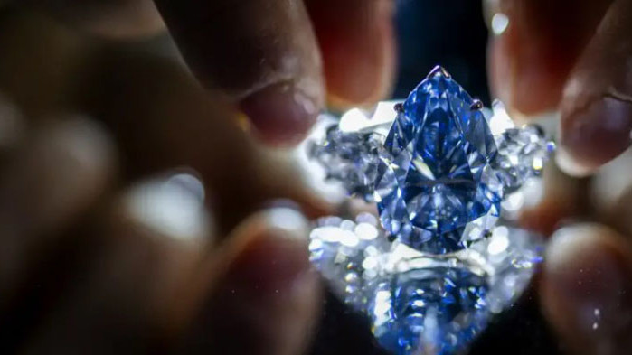 Продадоха най-големият безупречен син диамант в света за 44,8 млн. долара