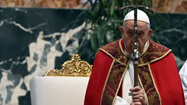 Ватиканът разреши ЛГБТ хора да са кръстници, кумове и свидетели на сватба