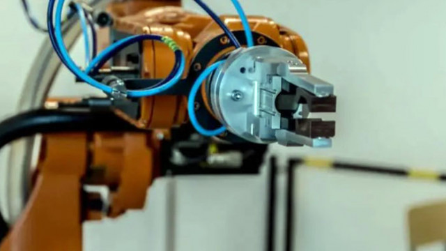 Индустриален робот в Южна Корея премаза до смърт един от