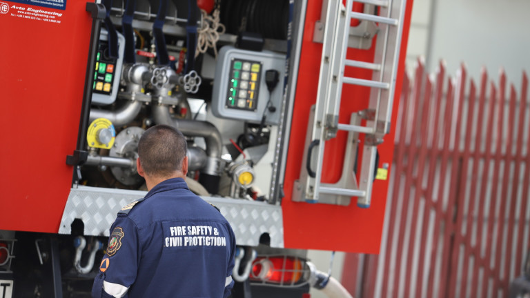 Магазин за дрехи горя в центъра на София. Пожарът е възникнал през