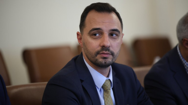 Министърът на икономиката и индустрията Богдан Богданов не знае дали милиардите