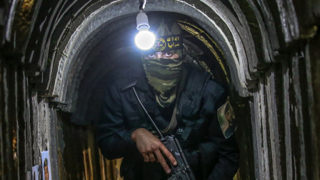Хамас поставя командни пунктове под болниците в Газа за да