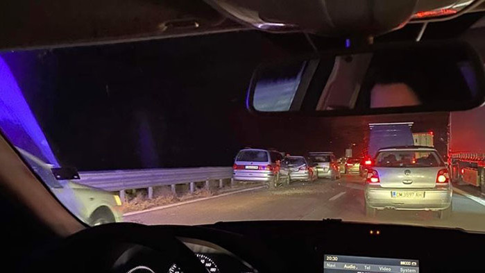 Верижна катастрофа на магистрала Тракия блокира движението тази вечер. Инцидентът