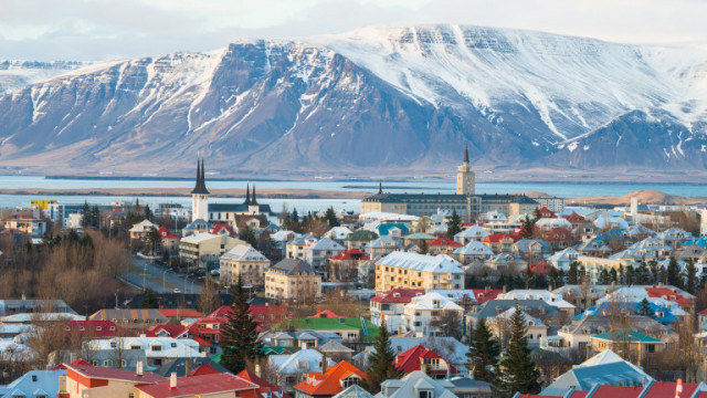 Исландия обяви извънредно положение информира СиЕнЕн Полицията призова жителите крайбрежния