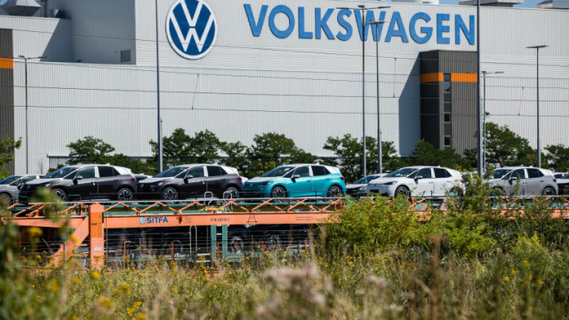 Проблемите с производството на електромобили на Volkswagen в Германия продължават